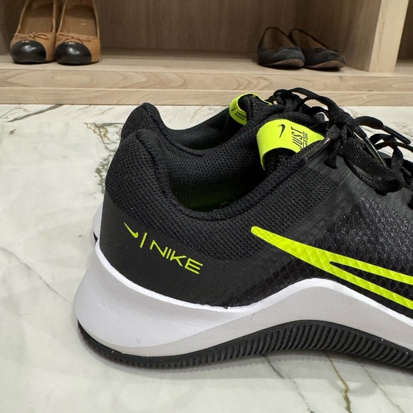 Nike Men's Black and Neon Green Running Shoes - Picture 11 of 16